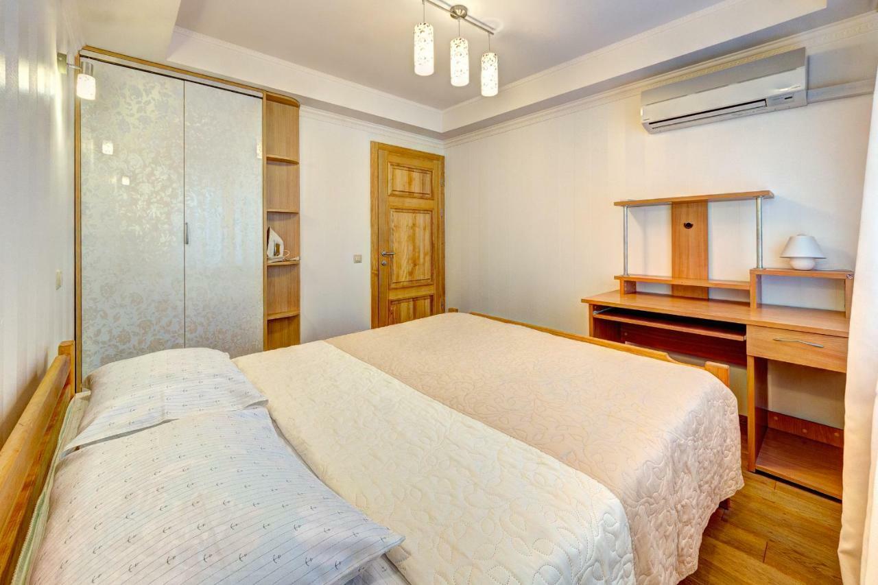 Apartments Near The Shopping Center Gulliver Kiev Exterior foto